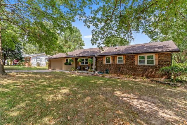 5382 N Lakewood Drive, Springfield, MO 65803