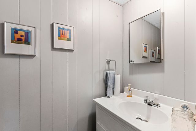 5382 N Lakewood Drive, Springfield, MO 65803