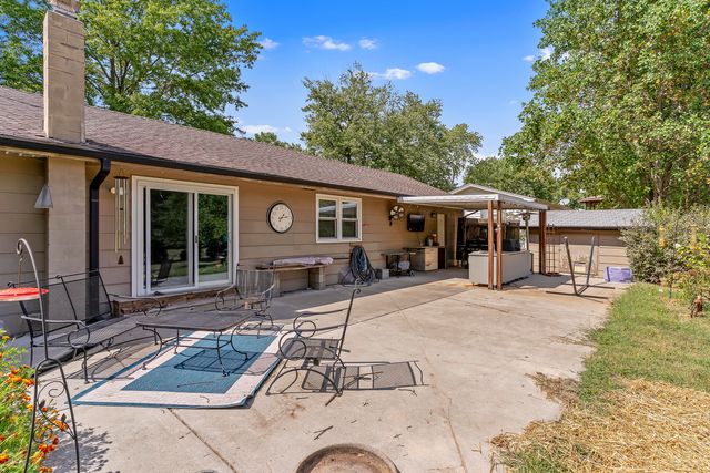 5382 N Lakewood Drive, Springfield, MO 65803