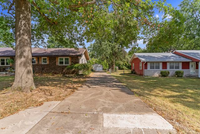 5382 N Lakewood Drive, Springfield, MO 65803