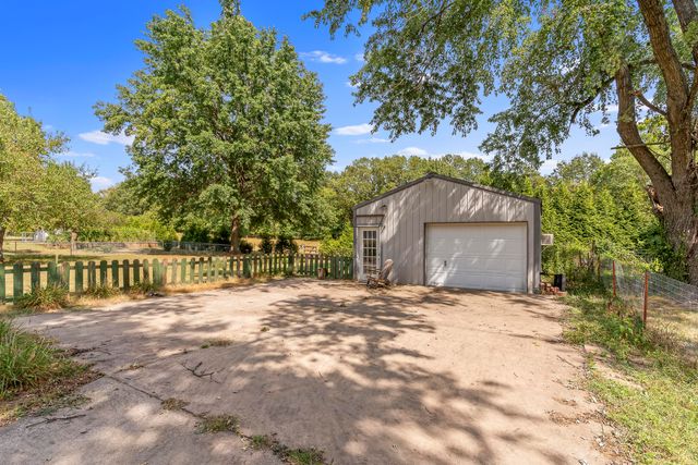 5382 N Lakewood Drive, Springfield, MO 65803