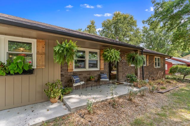 5382 N Lakewood Drive, Springfield, MO 65803