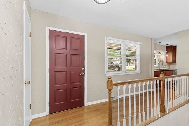 5382 N Lakewood Drive, Springfield, MO 65803