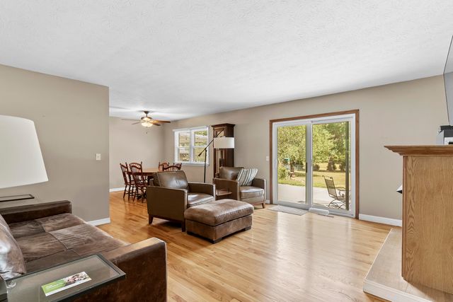 5382 N Lakewood Drive, Springfield, MO 65803