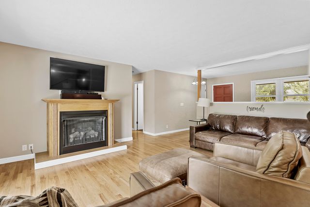 5382 N Lakewood Drive, Springfield, MO 65803