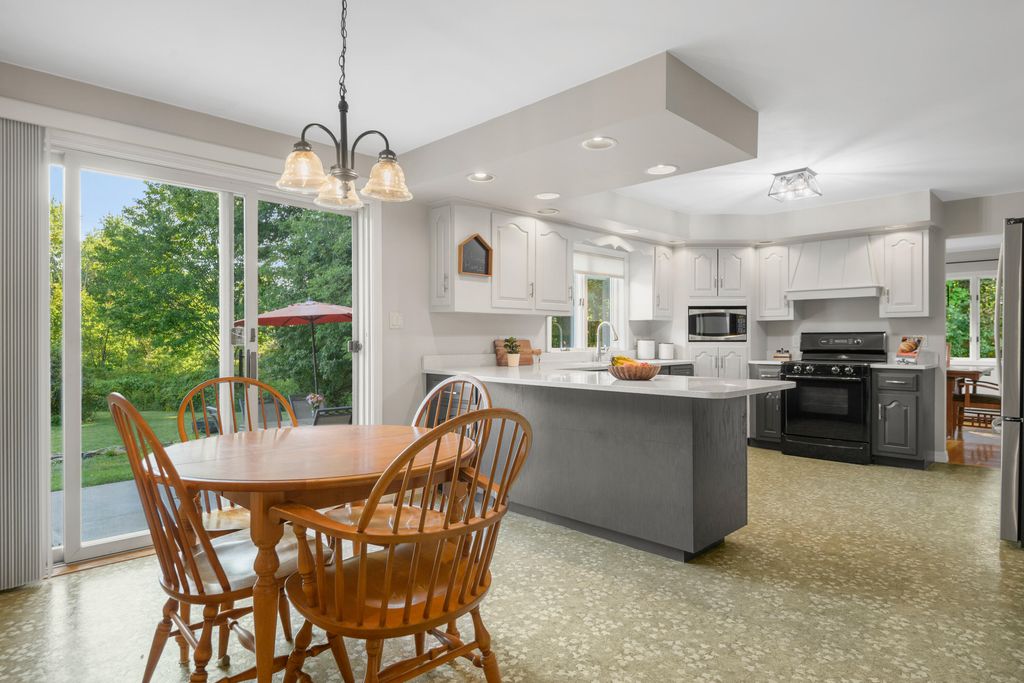 10 Bonnaille Avenue, Lewiston, ME 04240 — photo 4