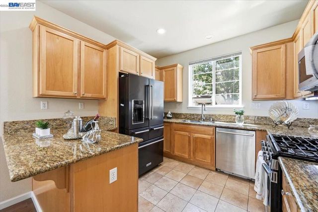 9424 Dunbar Dr, Oakland, CA 94603