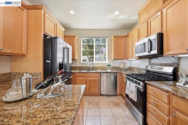 9424 Dunbar Dr, Oakland, CA 94603