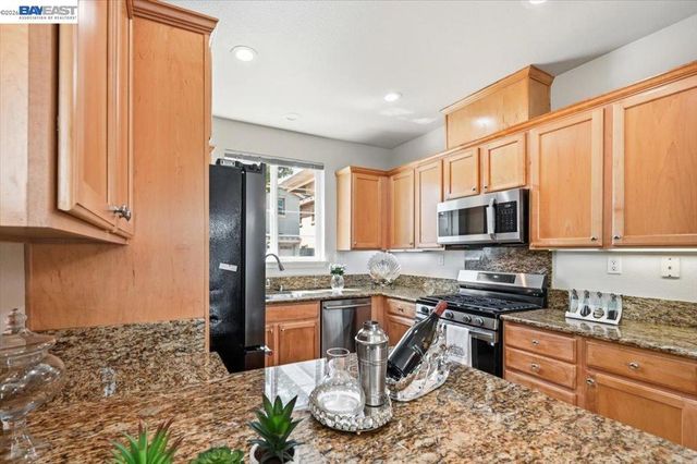 9424 Dunbar Dr, Oakland, CA 94603
