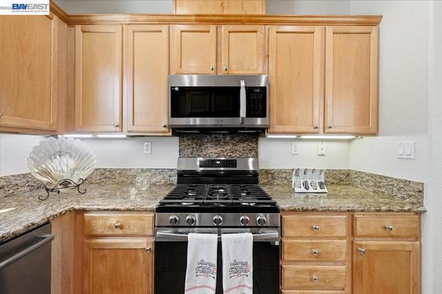 9424 Dunbar Dr, Oakland, CA 94603