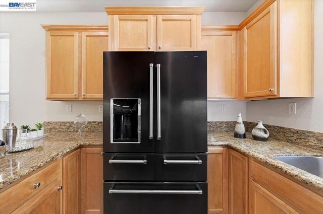 9424 Dunbar Dr, Oakland, CA 94603
