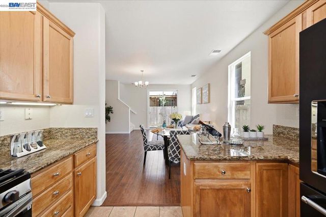 9424 Dunbar Dr, Oakland, CA 94603