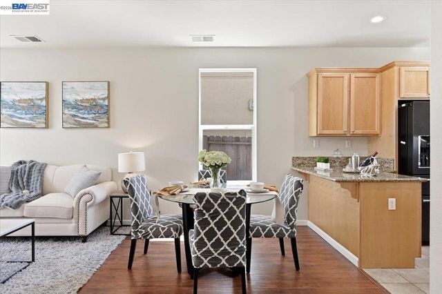 9424 Dunbar Dr, Oakland, CA 94603