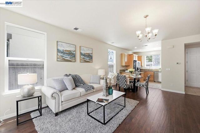 9424 Dunbar Dr, Oakland, CA 94603