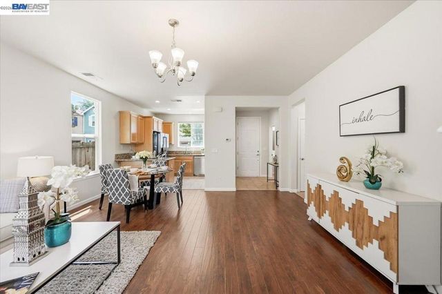 9424 Dunbar Dr, Oakland, CA 94603