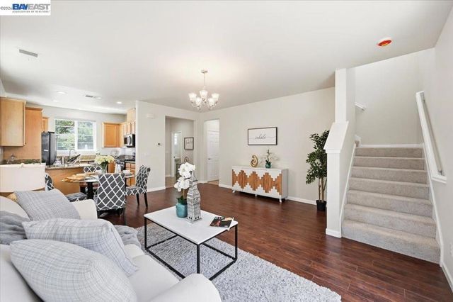 9424 Dunbar Dr, Oakland, CA 94603