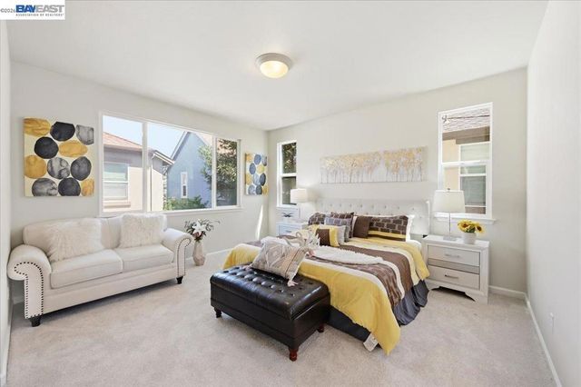 9424 Dunbar Dr, Oakland, CA 94603