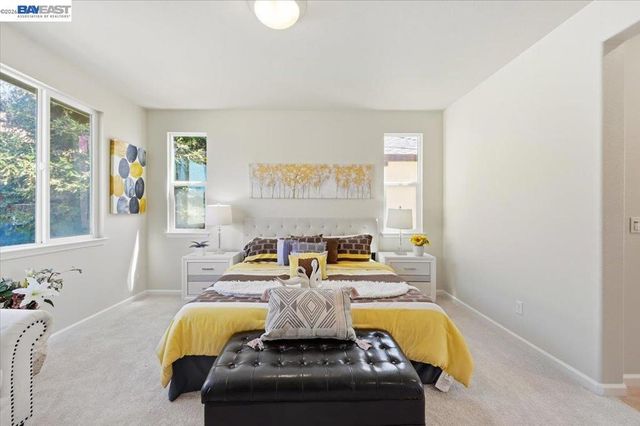 9424 Dunbar Dr, Oakland, CA 94603