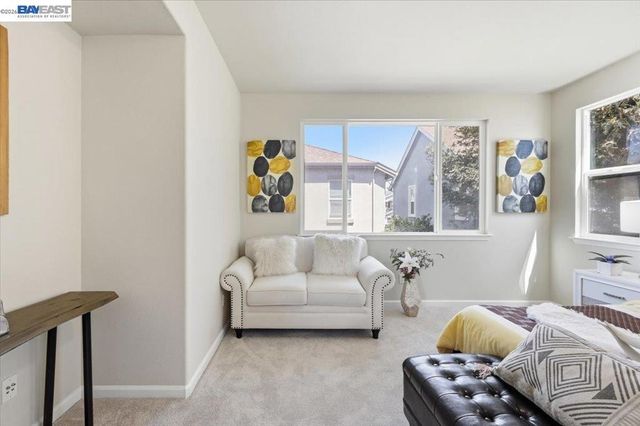 9424 Dunbar Dr, Oakland, CA 94603