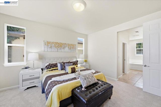 9424 Dunbar Dr, Oakland, CA 94603