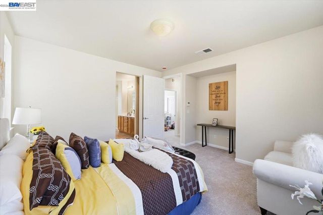 9424 Dunbar Dr, Oakland, CA 94603