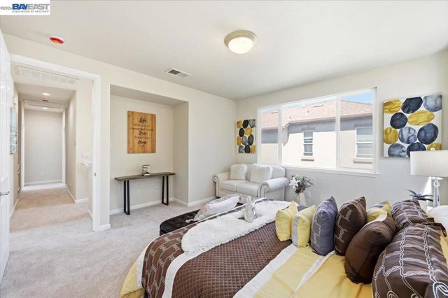 9424 Dunbar Dr, Oakland, CA 94603