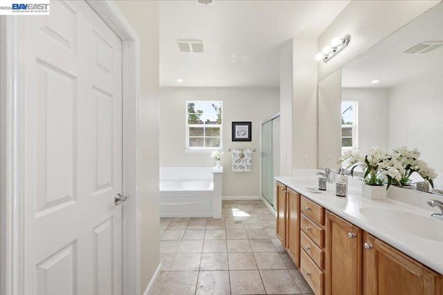 9424 Dunbar Dr, Oakland, CA 94603
