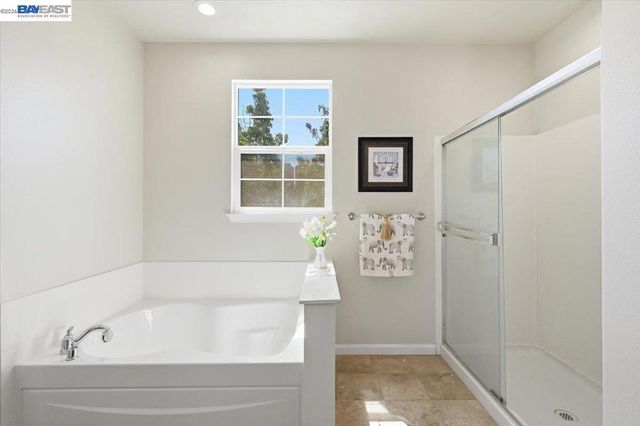 9424 Dunbar Dr, Oakland, CA 94603