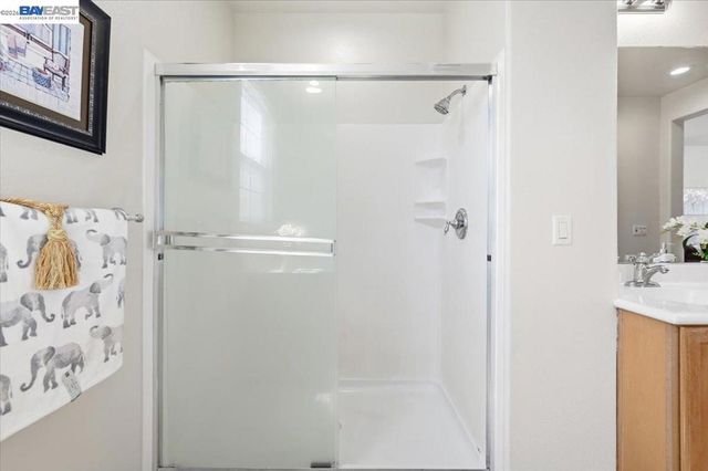 9424 Dunbar Dr, Oakland, CA 94603