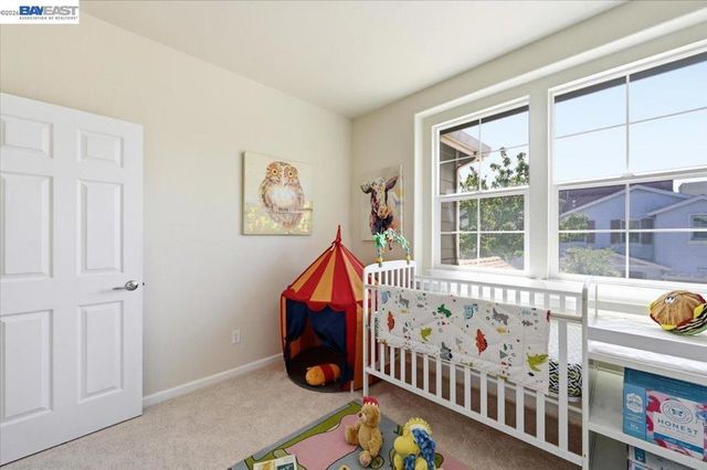 9424 Dunbar Dr, Oakland, CA 94603