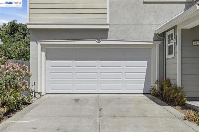 9424 Dunbar Dr, Oakland, CA 94603