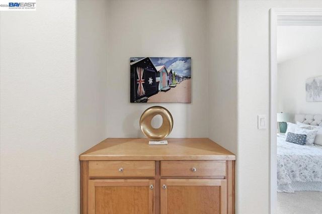 9424 Dunbar Dr, Oakland, CA 94603