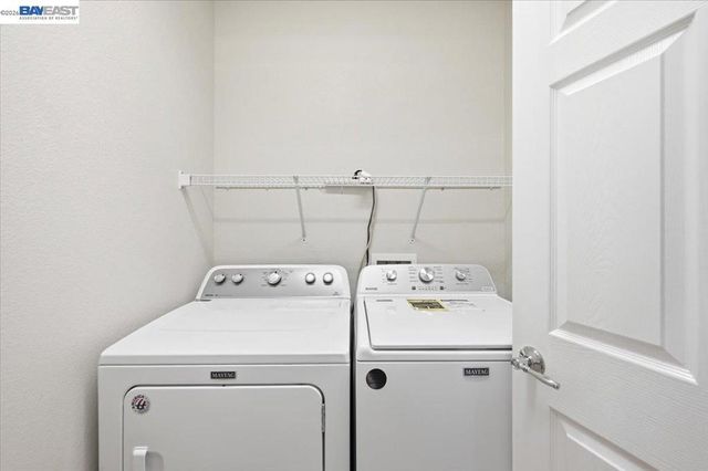 9424 Dunbar Dr, Oakland, CA 94603