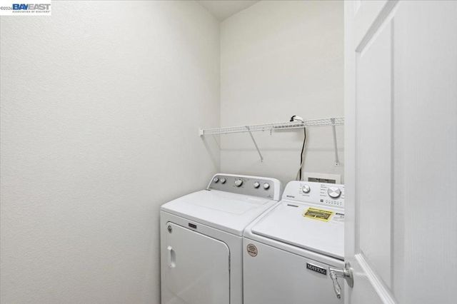 9424 Dunbar Dr, Oakland, CA 94603