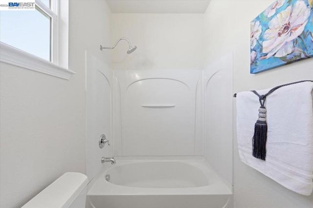 9424 Dunbar Dr, Oakland, CA 94603