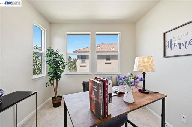 9424 Dunbar Dr, Oakland, CA 94603