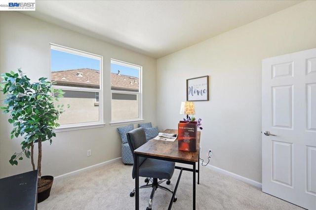 9424 Dunbar Dr, Oakland, CA 94603