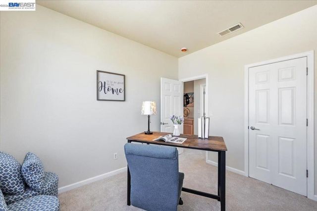 9424 Dunbar Dr, Oakland, CA 94603