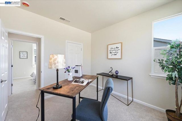 9424 Dunbar Dr, Oakland, CA 94603
