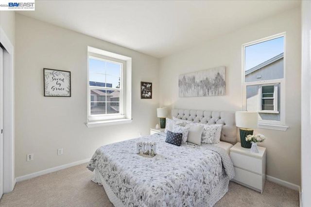 9424 Dunbar Dr, Oakland, CA 94603
