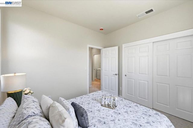 9424 Dunbar Dr, Oakland, CA 94603