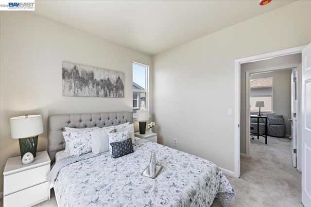 9424 Dunbar Dr, Oakland, CA 94603