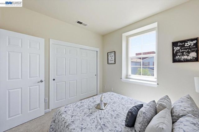 9424 Dunbar Dr, Oakland, CA 94603