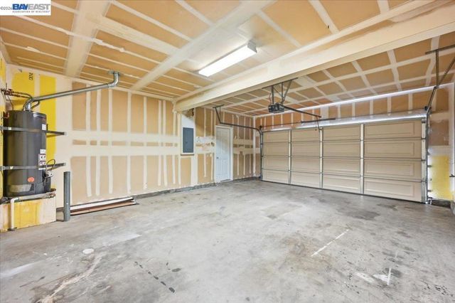 9424 Dunbar Dr, Oakland, CA 94603