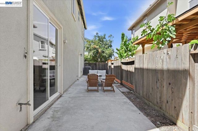9424 Dunbar Dr, Oakland, CA 94603