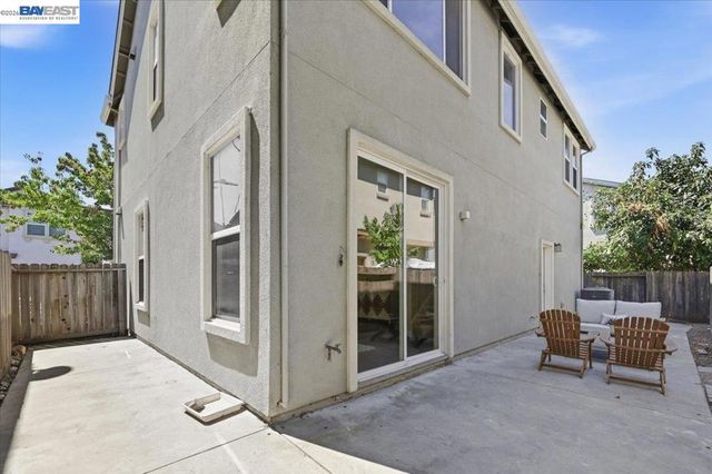 9424 Dunbar Dr, Oakland, CA 94603