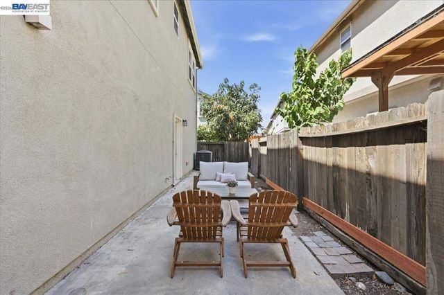 9424 Dunbar Dr, Oakland, CA 94603
