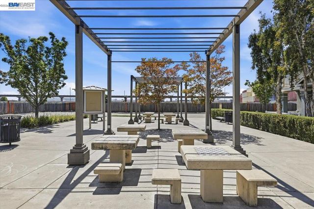 9424 Dunbar Dr, Oakland, CA 94603