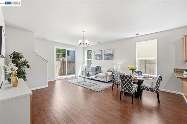 9424 Dunbar Dr, Oakland, CA 94603