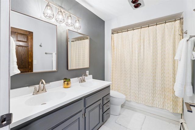 915 BAVARIAN COURT, Oshkosh, WI 54901